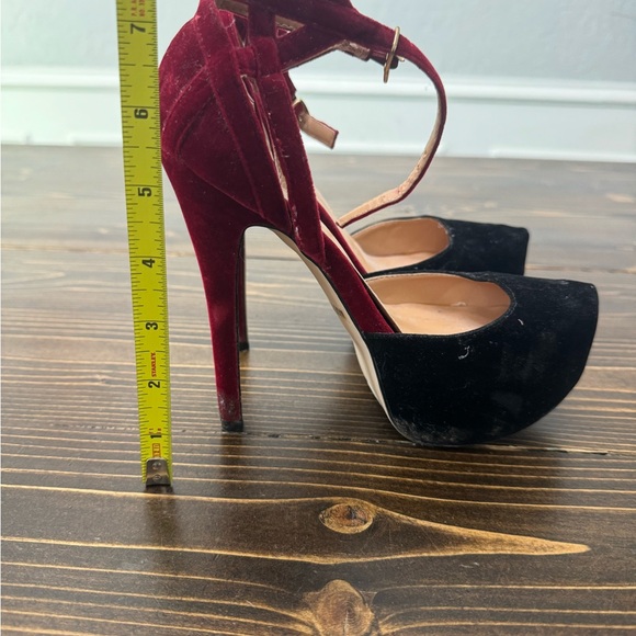 De Blossom Collection Closed Toe Ankle Strap Pumps - Picture 4 of 6